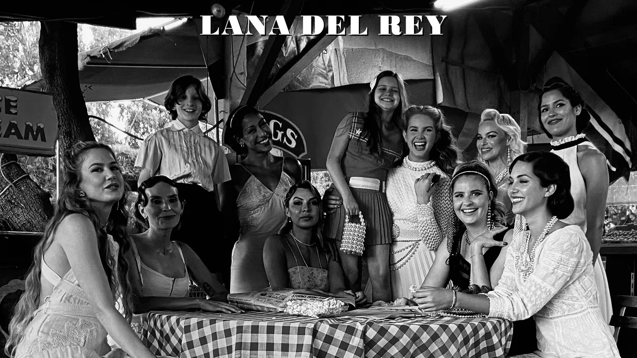 Lana Del Rey - Chemtrails Over the Country Club